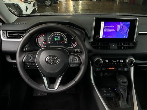Used 2025 Toyota RAV4 XLE image 14