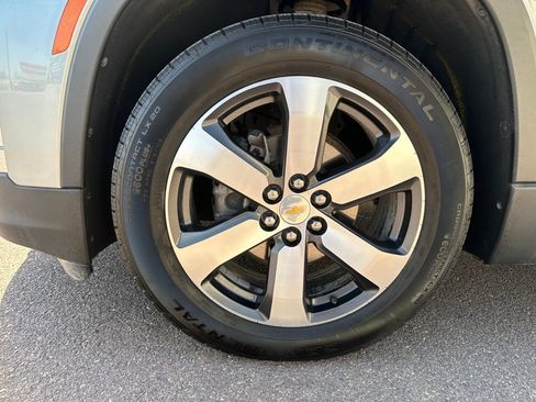 Used 2023 Chevrolet Traverse LT AWD/4WD image 41