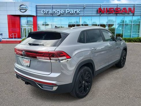 Used 2026 Volkswagen Atlas Cross Sport SE FWD image 2