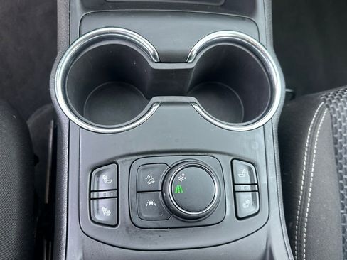 Used 2023 GMC Terrain SLE w/ Driver Convenience Package image 27