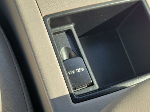 Used 2009 Toyota Camry Hybrid FWD image 30