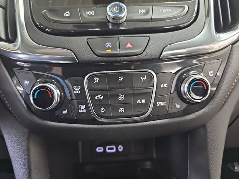 Used 2022 Chevrolet Equinox Premier AWD/4WD image 21