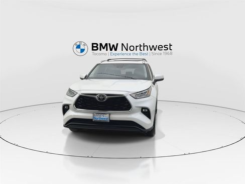 Used 2022 Toyota Highlander Limited AWD/4WD image 8