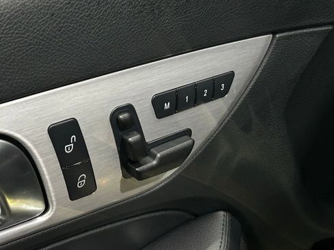 Used 2013 Mercedes-Benz SLK 350 image 18