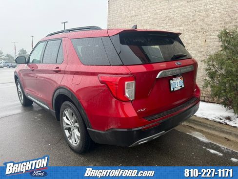 Used 2023 Ford Explorer XLT w/ Equipment Group 202A image 7