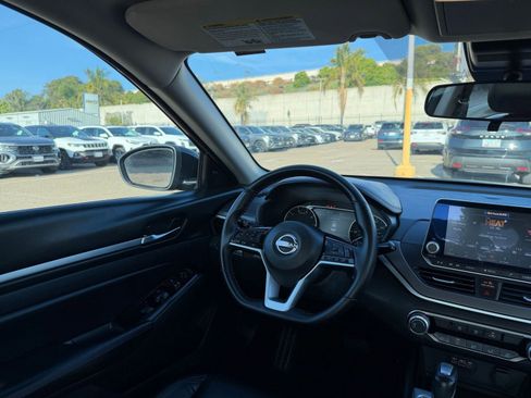 Used 2025 Nissan Altima 2.5 SR image 33