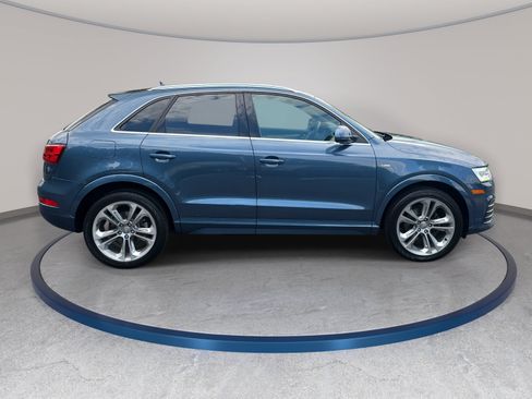 Used 2018 Audi Q3 2.0T Premium Plus w/ Premium Plus Package AWD/4WD image 4