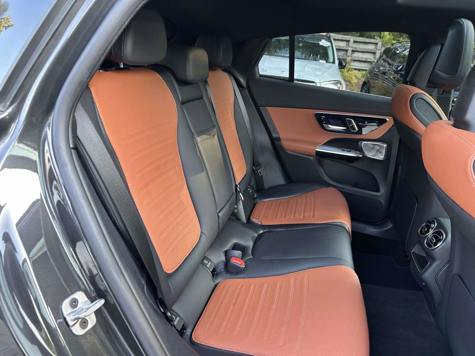 Used 2024 Mercedes-Benz GLC 300 4MATIC image 45