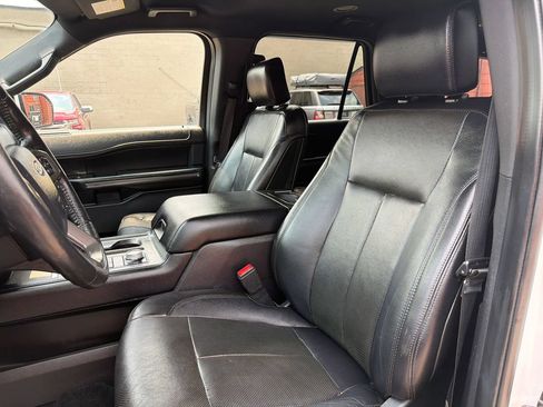 Used 2018 Ford Expedition XLT w/ Equipment Group 202A AWD/4WD image 10
