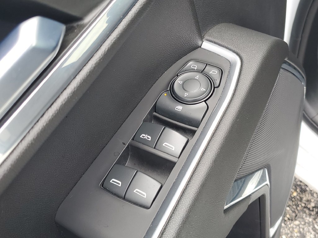 Used 2023 Chevrolet Silverado 1500 LT AWD/4WD image 9