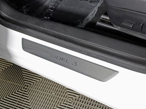 Used 2020 Tesla Model 3 Performance image 18