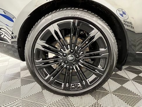 Used 2024 Land Rover Range Rover Long Wheelbase SE image 18