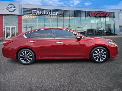 Certified 2017 Nissan Altima 2.5 SV w/ Convenience Package FWD image 7