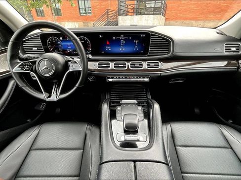 Used 2024 Mercedes-Benz GLS 450 4MATIC image 20