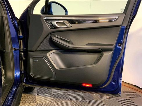 Certified 2025 Porsche Macan image 26