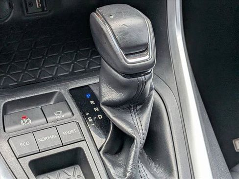 Used 2019 Toyota RAV4 XLE Premium FWD image 12