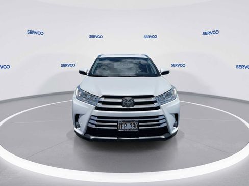 Used 2017 Toyota Highlander XLE FWD image 3