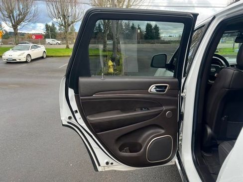 Used 2014 Jeep Grand Cherokee Summit image 11