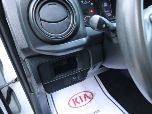 Used 2019 Toyota Tacoma SR image 19