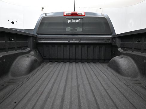 Used 2020 Chevrolet Colorado LT w/ LT Convenience Package image 7