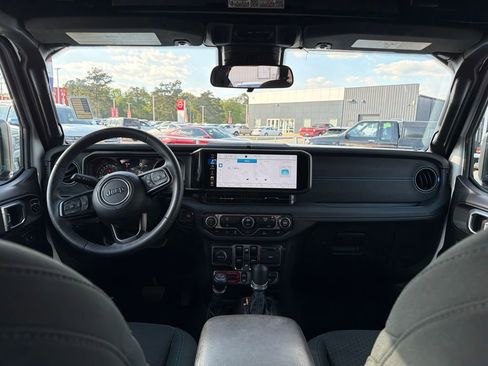 Used 2024 Jeep Wrangler Unlimited Rubicon 4xe image 12