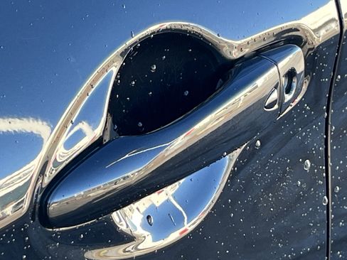 Used 2021 Nissan Rogue Sport SL w/ Premium Package image 12