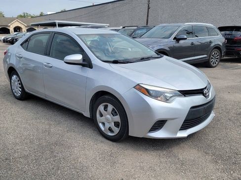Used 2016 Toyota Corolla LE FWD image 5
