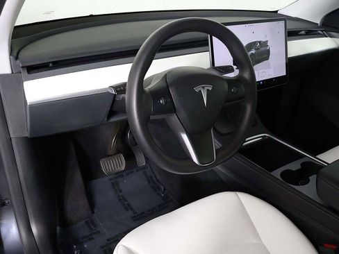 Used 2023 Tesla Model Y 2WD image 29