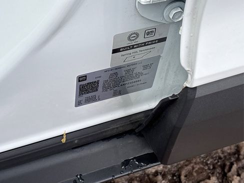 Used 2023 GMC Acadia SLE w/ LPO, Floor Liner Package image 16