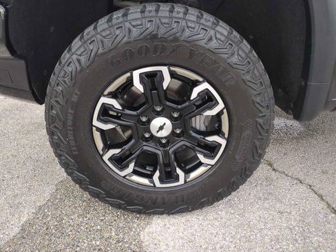 Used 2024 Chevrolet Silverado 1500 ZR2 w/ Technology Package AWD/4WD image 34