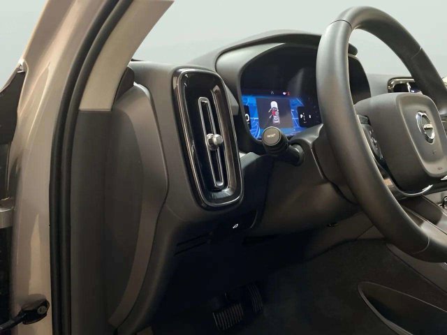Used 2025 Volvo XC40 B5 Plus AWD/4WD image 30
