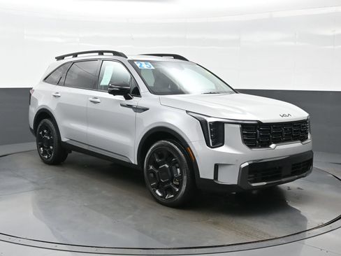 Used 2025 Kia Sorento SX AWD/4WD image 11