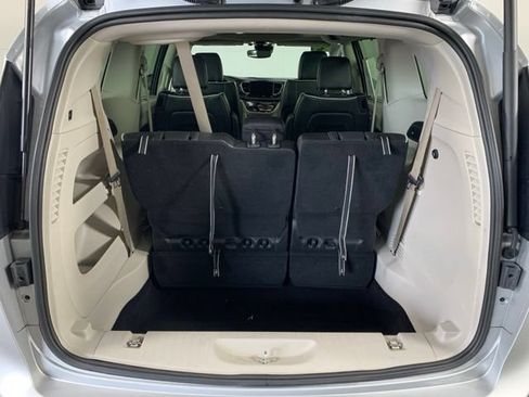 Used 2024 Chrysler Pacifica Limited FWD image 27
