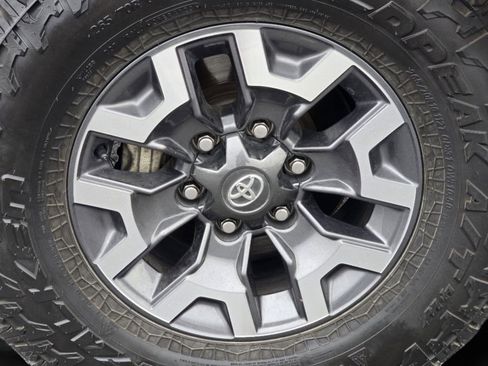 Used 2019 Toyota Tacoma TRD Off-Road w/ Technology Package AWD/4WD image 26
