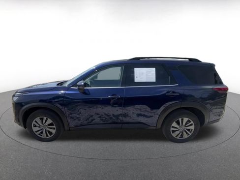 Used 2025 Nissan Pathfinder SV FWD image 9