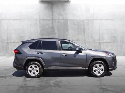 Used 2021 Toyota RAV4 XLE w/ Convenience Package FWD image 5
