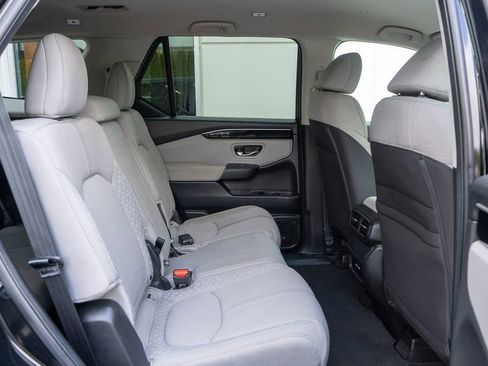 Certified 2023 Honda Pilot LX image 13