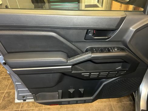 Certified 2025 Toyota Tacoma SR5 AWD/4WD image 19
