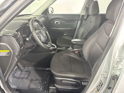 Used 2017 Kia Soul image 18