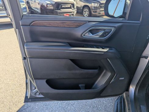 Used 2022 Chevrolet Suburban Premier AWD/4WD image 9