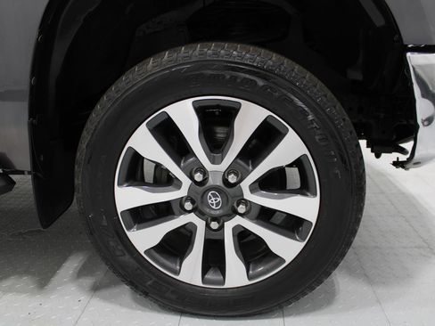 Used 2018 Toyota Tundra SR5 w/ SR5 Upgrade Package AWD/4WD image 5