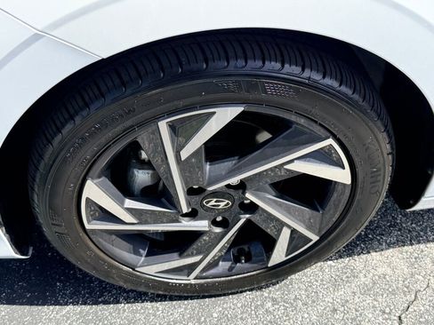 Used 2025 Hyundai Elantra Sport image 16
