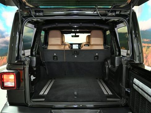 Used 2020 Jeep Wrangler Unlimited Sahara image 58