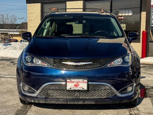 Used 2020 Chrysler Pacifica Touring-L image 8