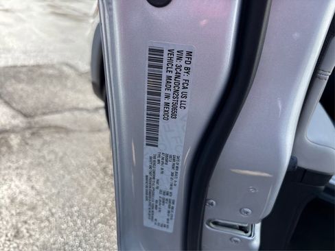 Used 2025 Jeep Compass Limited image 16