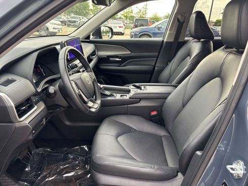 Used 2025 Toyota Grand Highlander FWD image 28