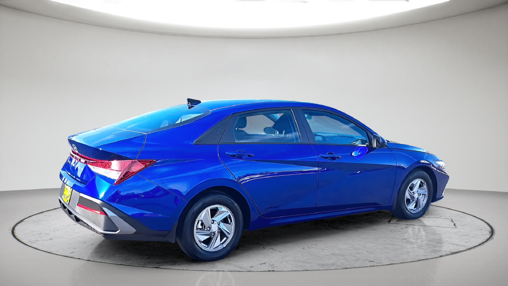 Used 2026 Hyundai Elantra SE FWD image 6