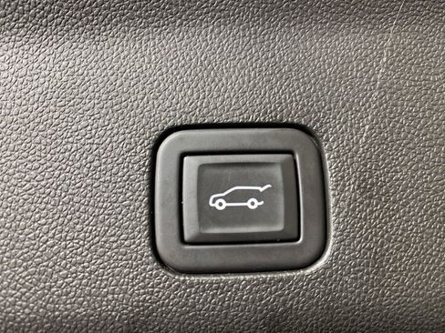 Used 2024 GMC Yukon Denali w/ Advanced Technology Package image 18