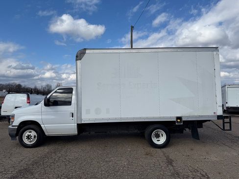 Used 2022 Ford E-350 and Econoline 350 Super Duty w/ Power Windows & Locks Group image 4