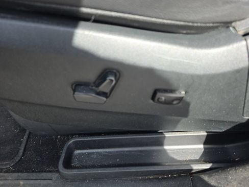 Used 2019 Dodge Grand Caravan SXT w/ Blacktop Package FWD image 13
